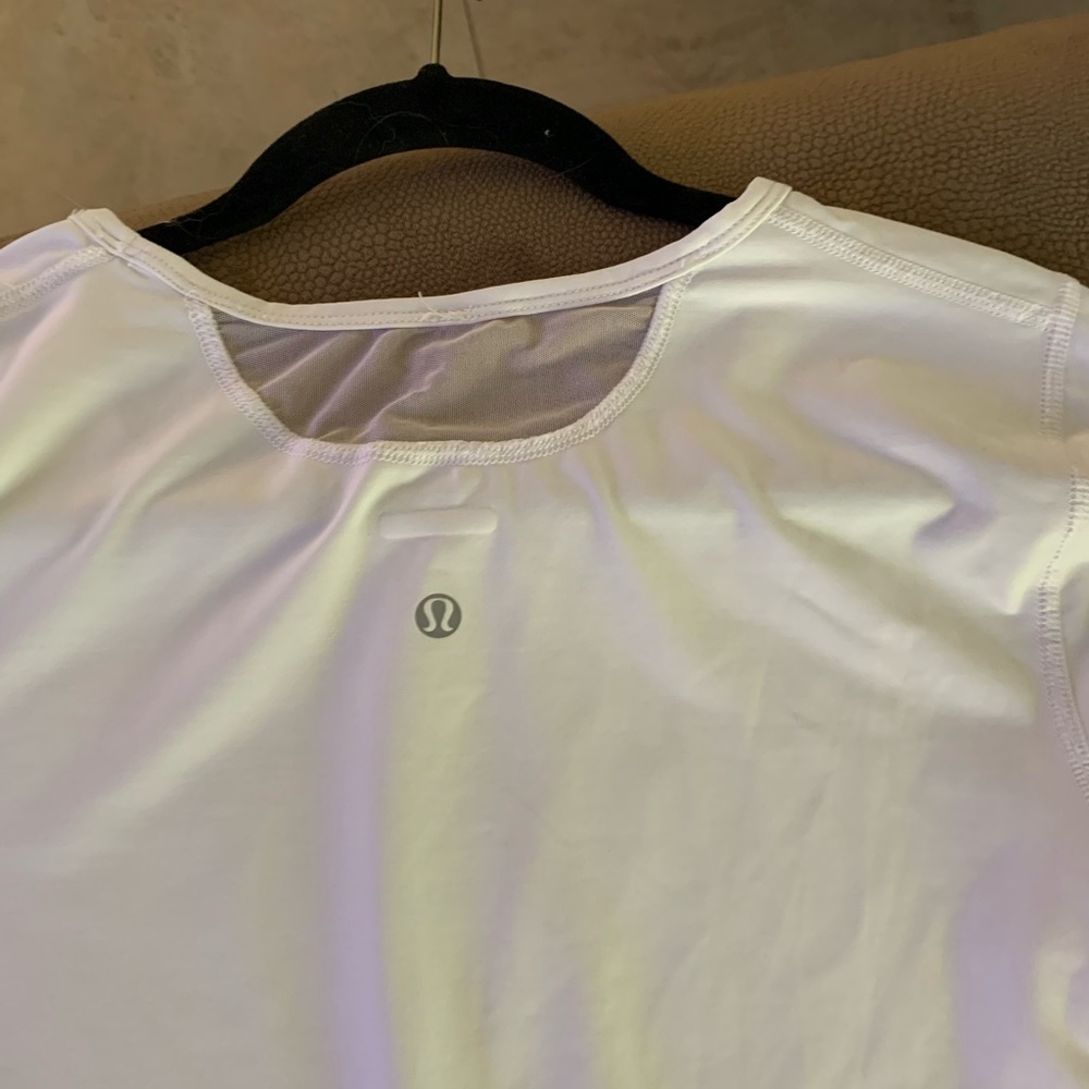White lululemon fitted top with lots of stretch.